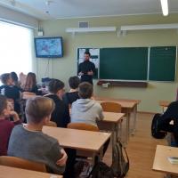 Встреча учащихся с выпускником гимназии 2011 года Юхневичем П..jpg